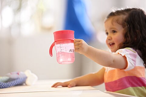 Uspjeli ste: naučiti dijete piti iz čašice lakše je nego što mislite