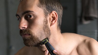 Philips OneBlade Kako koristiti: Prisloni površinu oštrice ravno uz lice