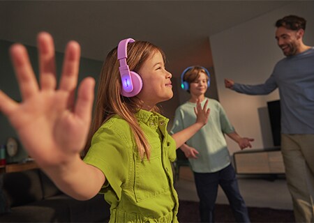 Djeca uživaju u glazbi uz Philips slušalice koje se stavljaju na uši