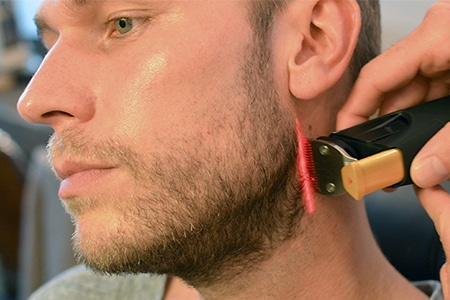Kako savršeno podrezati prijelaz brade prema vratu
